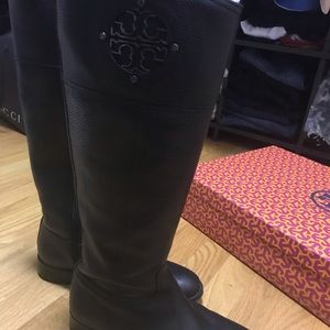 Tory burch kiernan riding boots size 9